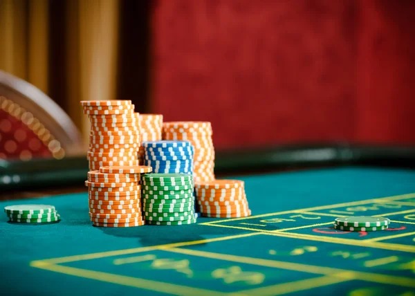 gerakan99 platform interface showing live-dealer tables, slot games, and sports scheduling integration